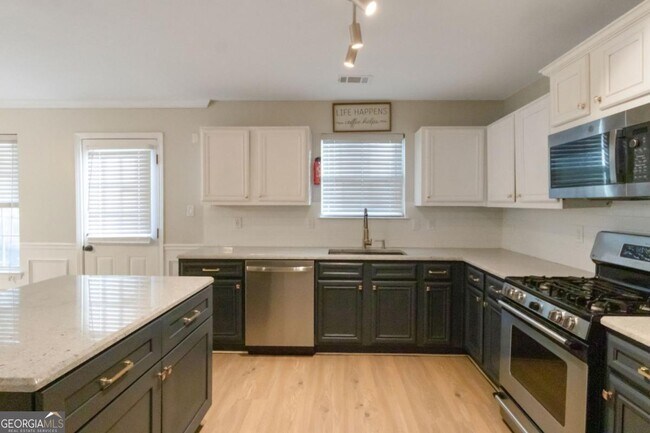 Building Photo - 5920 Seabright Ln