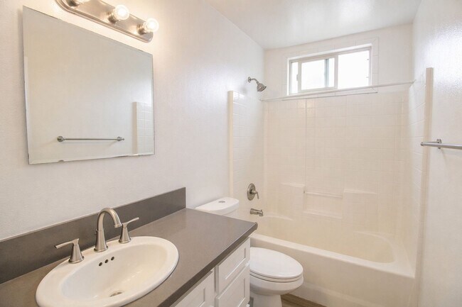 Building Photo - LOFT STYLE 2 Bed/1 Bath Near the Ocean ** Water/Sewer/Trash Included