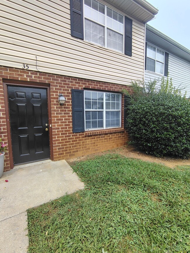 Building Photo - 23 Hobbs Ln