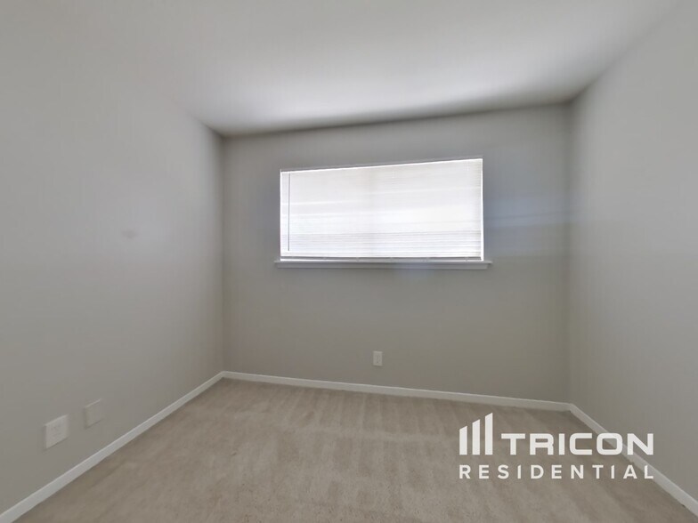 Building Photo - 24122 Spring Mill Ln