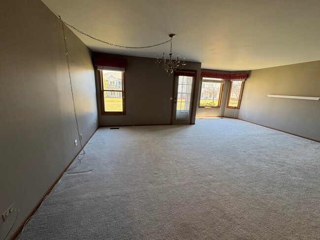 Building Photo - 1871 Fox Run Dr