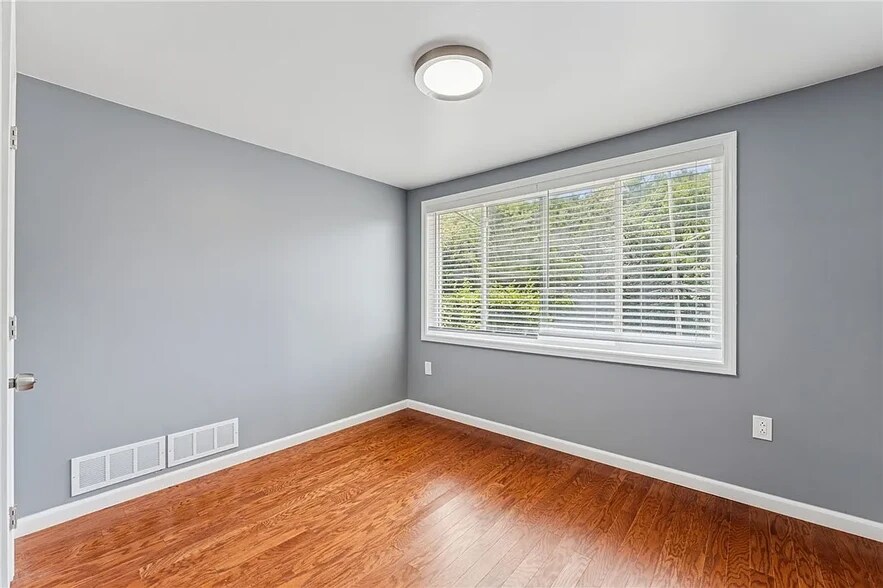 Building Photo - 3125 Ewart Dr
