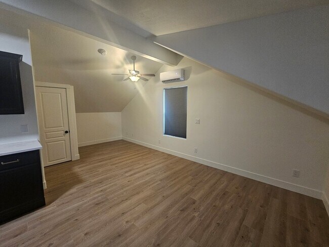 Building Photo - 14000 14000 S