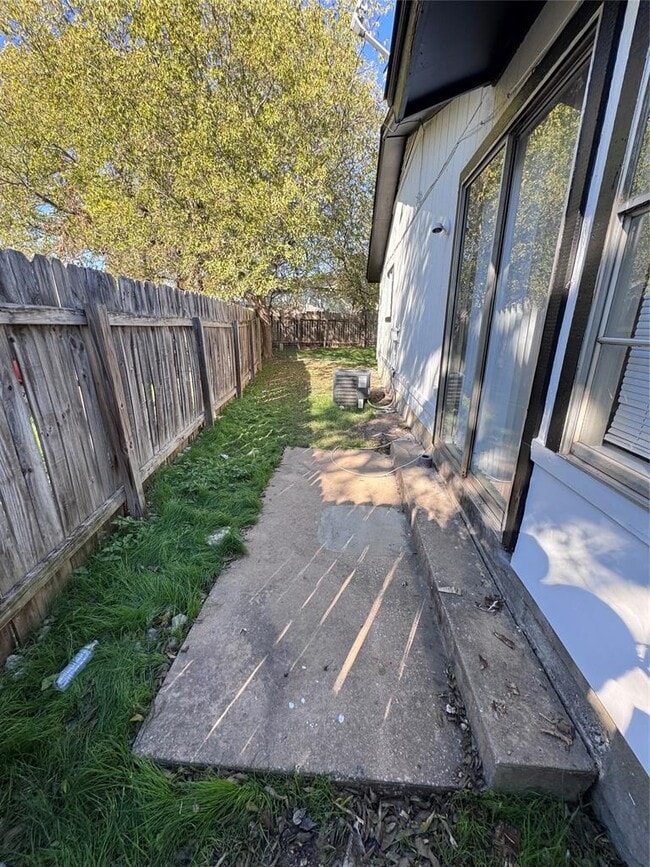 Building Photo - 5202 Bogey Ct