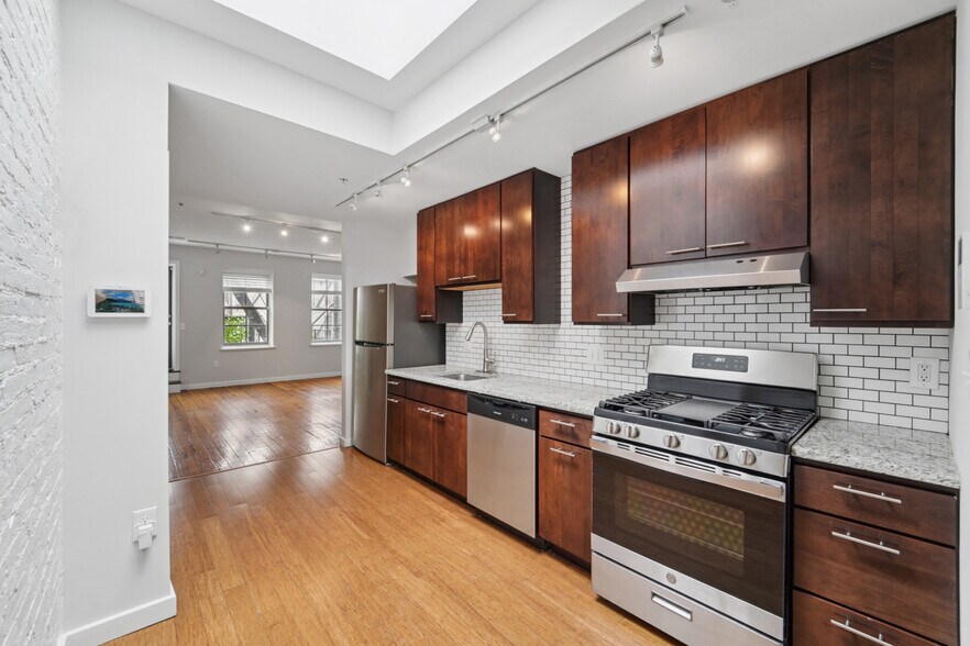 Primary Photo - 1010 N Calvert St