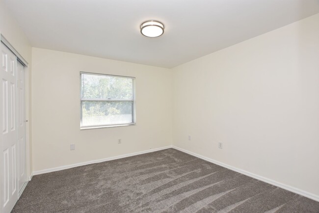 Building Photo - 3/2 Half Duplex in N. Lakeland!
