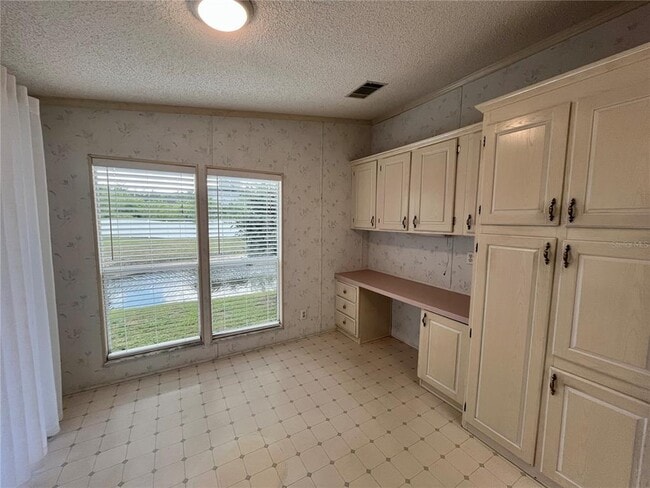 Building Photo - 10614 Hayden Ave