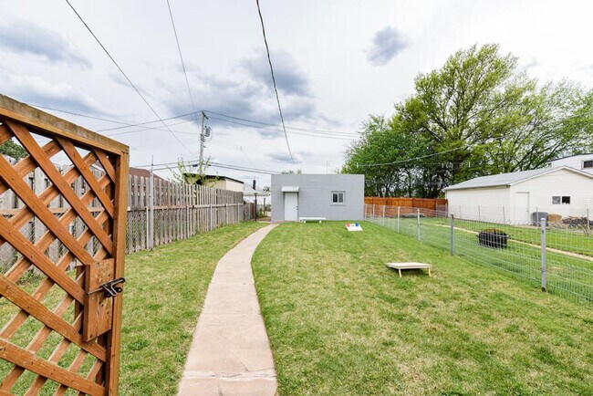 Building Photo - 5336 Northrup Ave