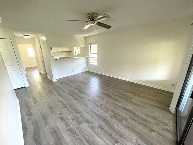Building Photo - Maui Gardens Unfurnished 1BR/1BA End Unit Available