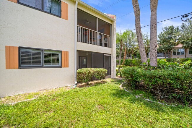 Building Photo - Nicely Renovated 2 bedrooms 2 bathrooms Co...
