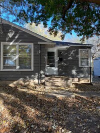 Building Photo - 2 Bedroom, 1 Bathroom with unfinished base...