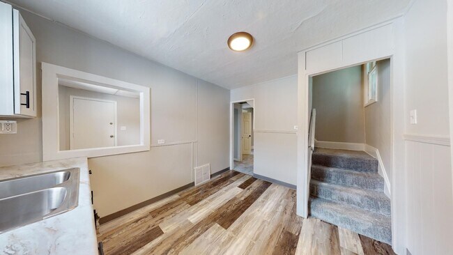 Building Photo - Old Brooklyn - 3 Bedroom Single Family Home