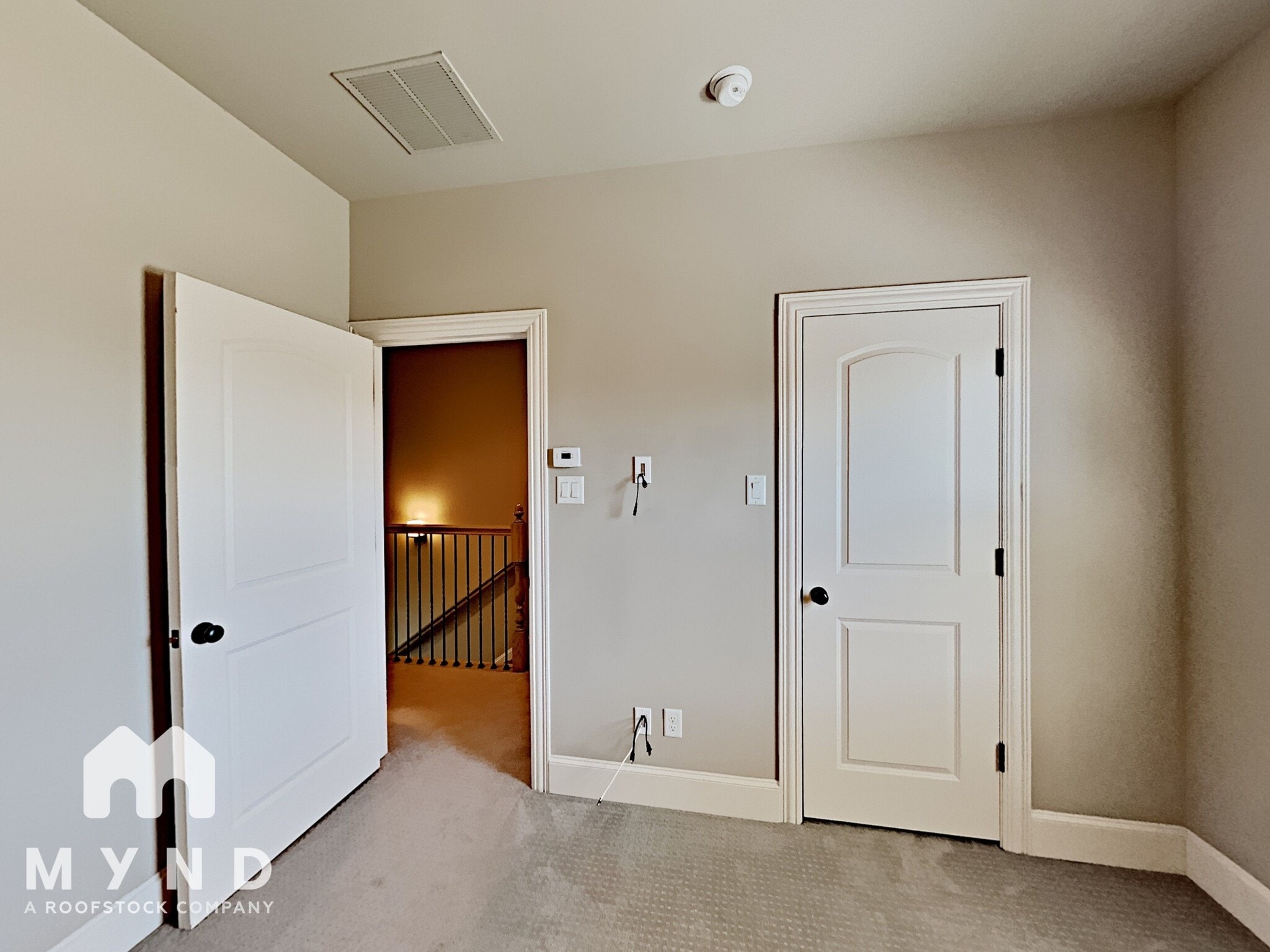 Building Photo - 10 Center Ct