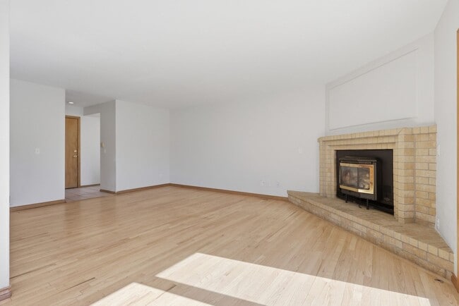 Building Photo - 4 Bed 2.5 Bath Home in Plum Creek of Castle Rock