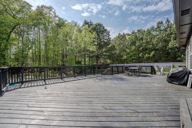 Building Photo - 220 Dolphin Dr