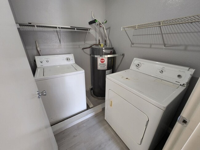 Building Photo - Beautifully Updated 2nd Floor-Condo 2BED/2...