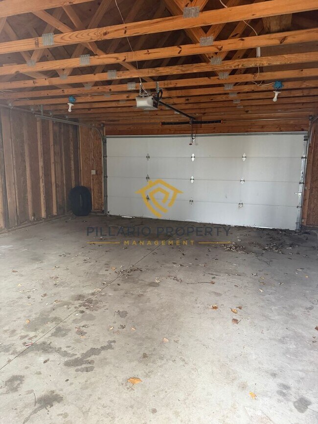 Building Photo - Fully Renovated 3-Bedroom/2-Bathroom with Huge Loft, Near Ellenberger Park, Available NOW!