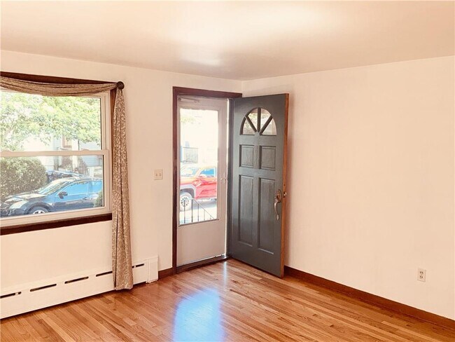 Building Photo - 25 Thurston Ave