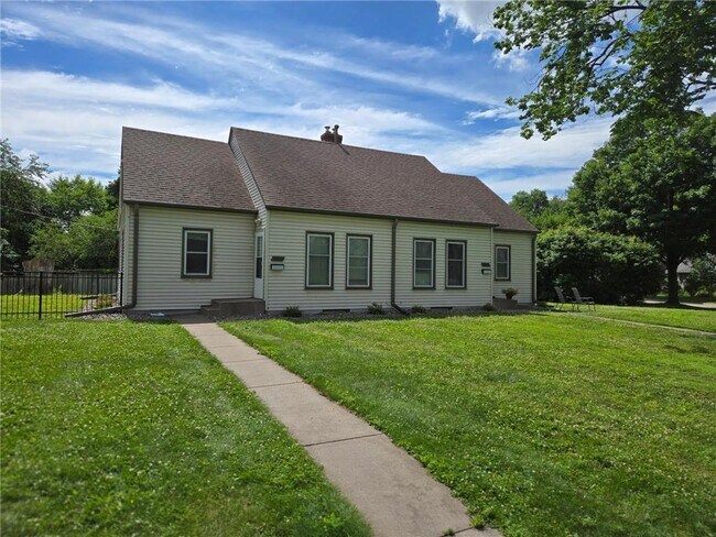 Primary Photo - 3858 Wooddale Ave S