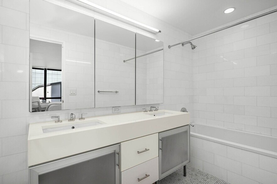 Building Photo - 1113 York Ave