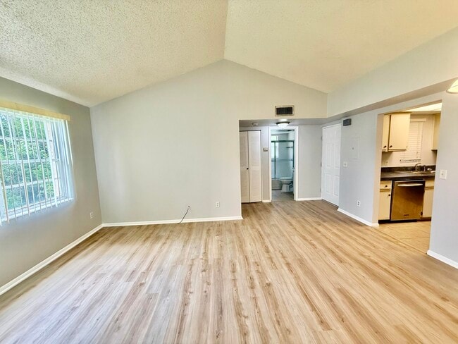Building Photo - 1673 SE Green Acres Cir