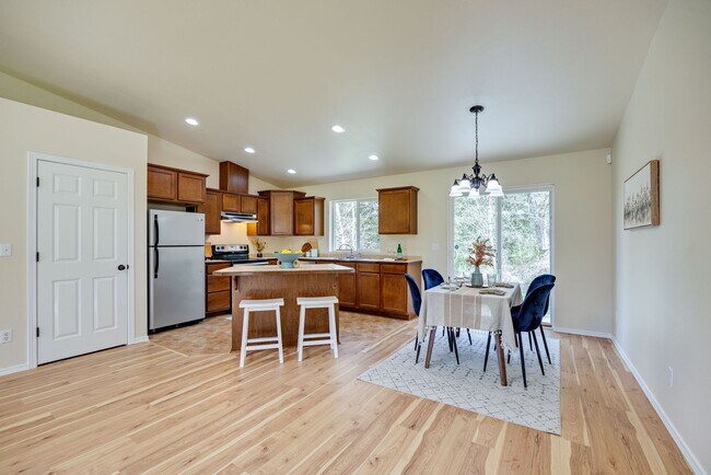 Building Photo - 3 Bedroom Rambler in Quiet Port Orchard Lo...