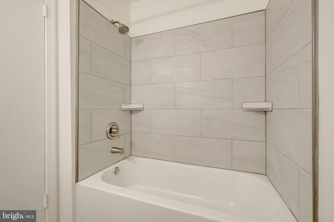 Building Photo - 615 Kearney Ct SW