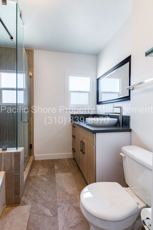 Building Photo - Mullen Duplex