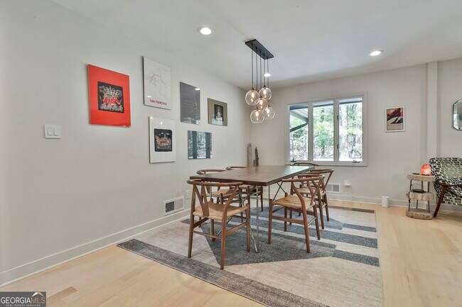 Building Photo - 115 Rolling Green