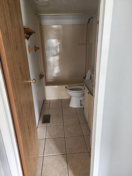 Bathroom - 246 King Dr