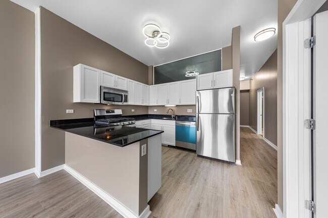 Building Photo - 235 W Van Buren St