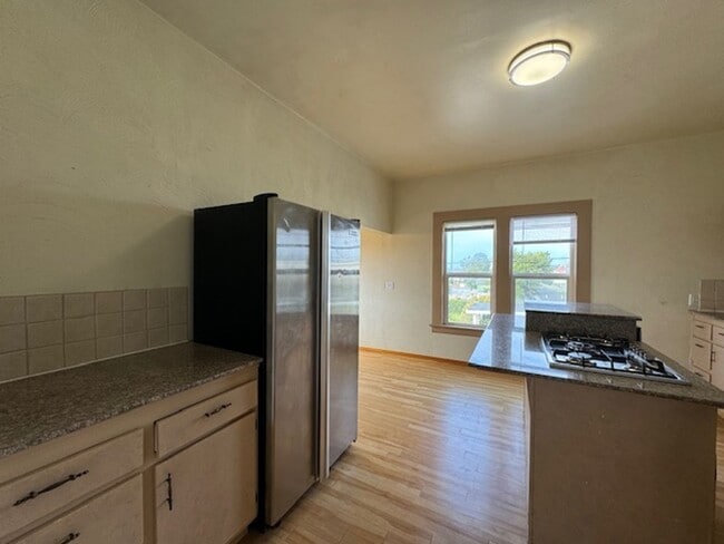 Building Photo - 111 W Hawthorne St