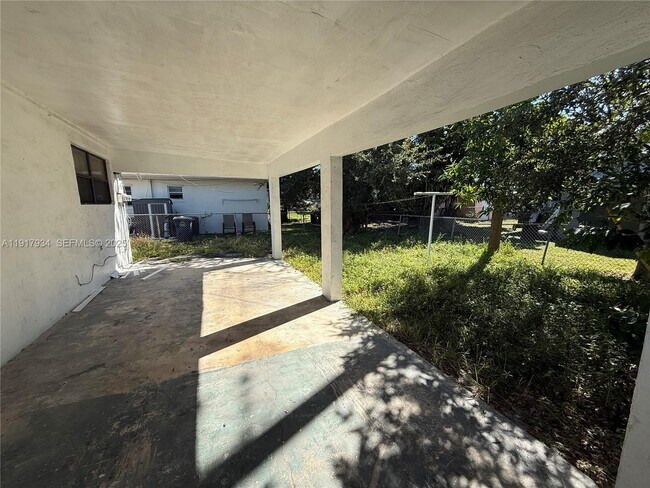 Building Photo - 521 SW 9th St