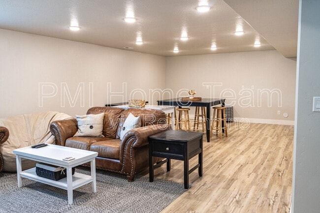 Building Photo - 1088 E 2475 N