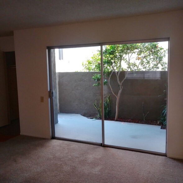 Building Photo - 2208 Gates Ave