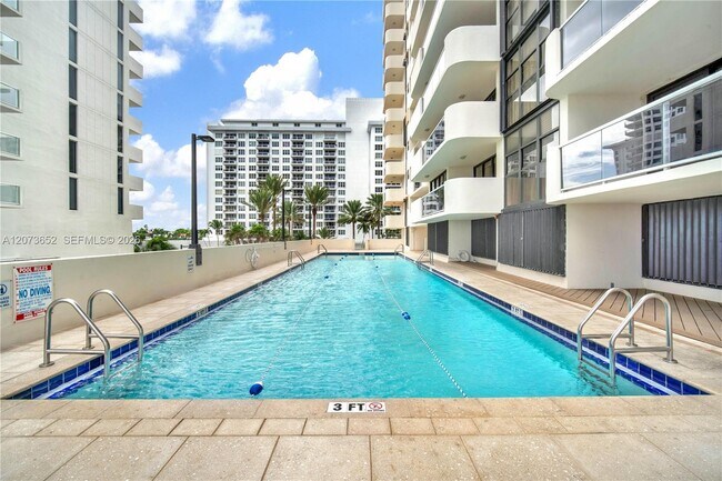 Building Photo - 5757 Collins Ave