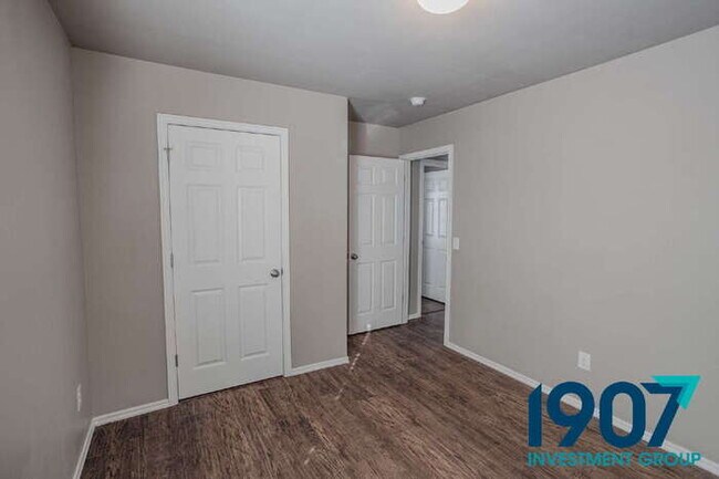 Building Photo - Contemporary 3-Bedroom Home in Yukon – Modern Finishes & Open Layout! - NO PETS - MOVE IN NOW, PA...