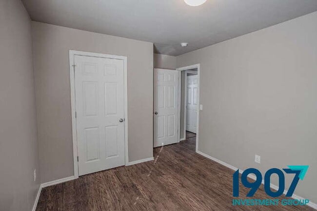 Building Photo - Contemporary 3-Bedroom Home in Yukon – Modern Finishes & Open Layout! - NO PETS