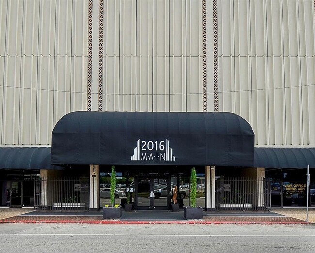 Building Photo - 2016 Main St