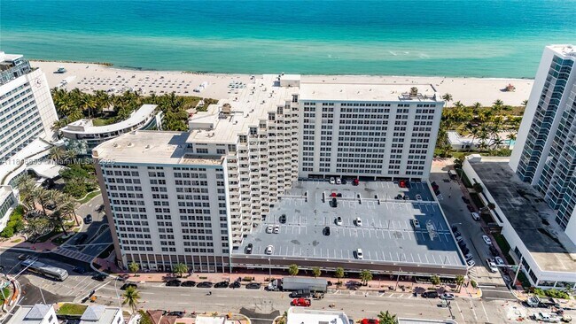 Building Photo - 2899 Collins Ave