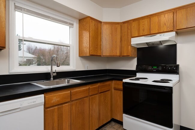 Building Photo - Multnomah Tri Plex