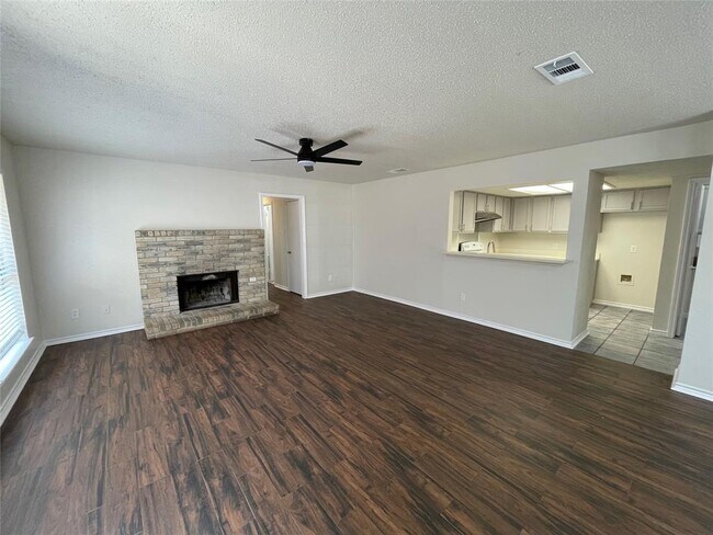 Building Photo - 1231 Armadillo Rd