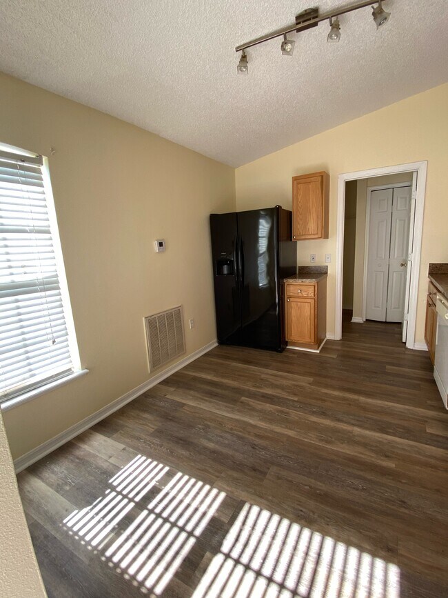 Building Photo - 7419 Overland Park Blvd