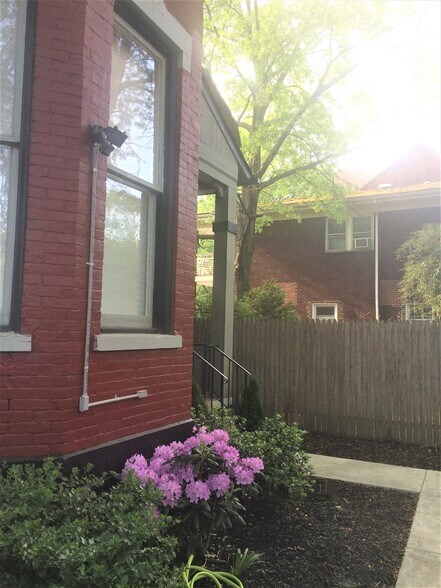 Private & Fenced Yard Entrance - 5975 Alder St
