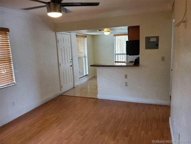Building Photo - 241 S Royal Poinciana Blvd