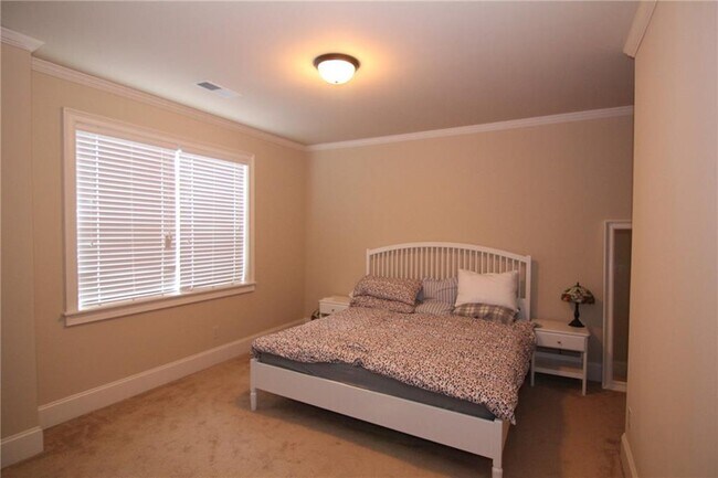 Building Photo - 1660 Jardin Ct