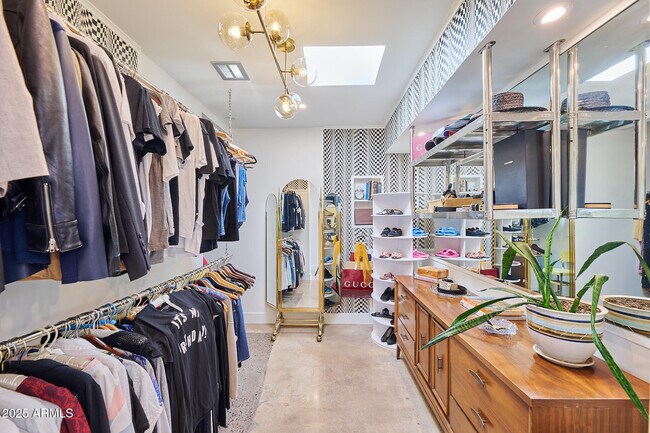 Building Photo - 4016 E Flynn Ln