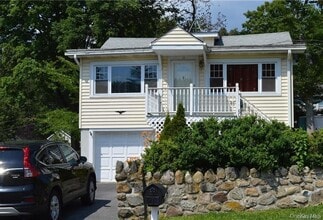 Building Photo - 14 Bridge Ln