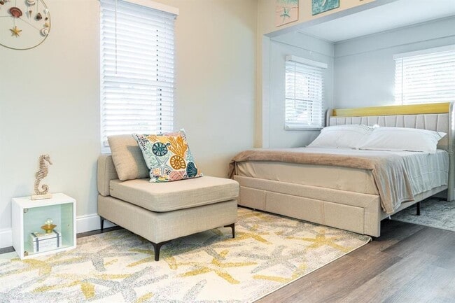 Building Photo - 4327 17th Ave S