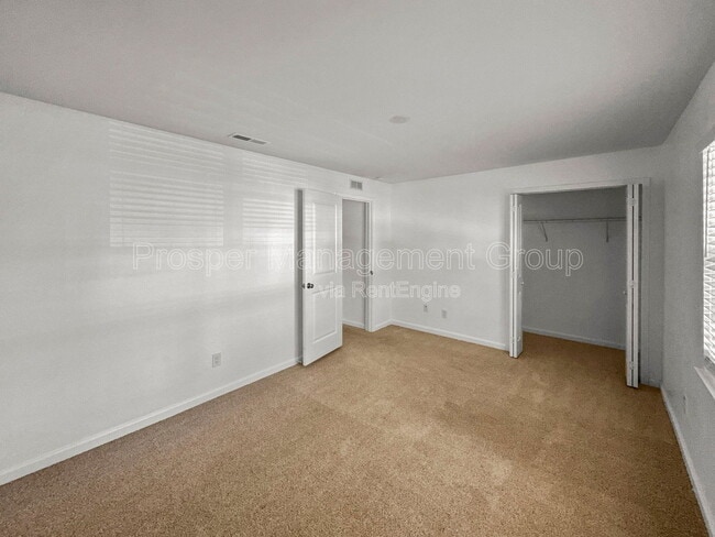 Building Photo - 415 Parkdale Dr